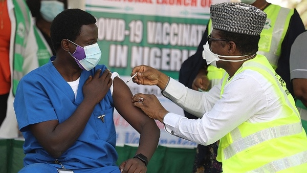 Guinea, Kenia y Nigeria iniciaron la campaña de vacunación contra el coronavirus | .::Agencia IP::.