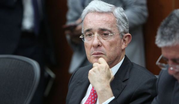 Fiscal pide archivar investigación penal contra expresidente Uribe en Colombia