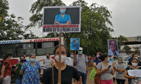 Funcionarios del Hospital Nacional también protestan por falta de medicamentos