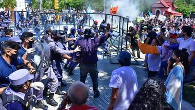 Argentina: Protestas e incidentes en la capital de Formosa por la vuelta a fase 1 de las restricciones - Megacadena — Últimas Noticias de Paraguay
