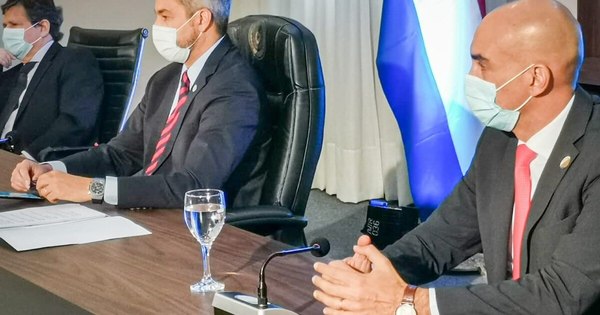 La Nación / Ejecutivo oficializa salida de Mazzoleni y a Borba como ministro interino