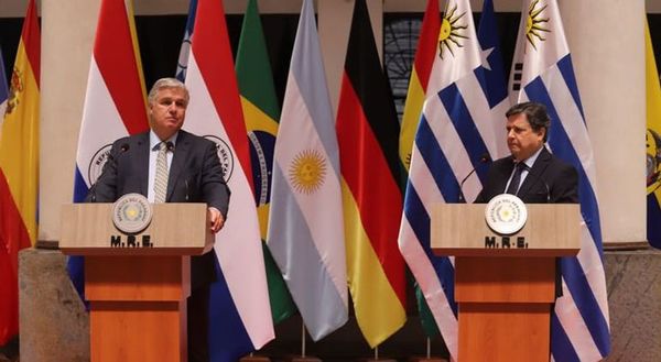 Paraguay y Uruguay quieren alcanzar el acceso universal de las vacunas contra la COVID-19 - Nacionales - ABC Color