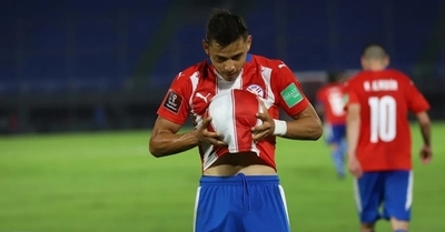 El futbolista Ángel Romero ya es papá