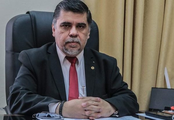 Julio Borba interina el Ministerio de Salud