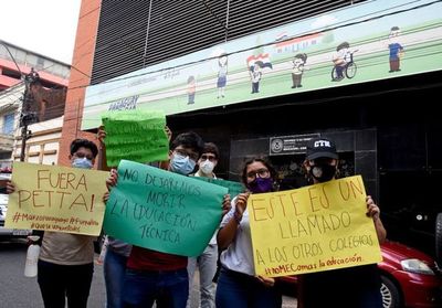 Estudiantes piden la renuncia del ministro Eduardo Petta - Nacionales - ABC Color