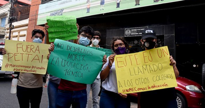 Estudiantes piden la renuncia del ministro Eduardo Petta - Noticiero Paraguay