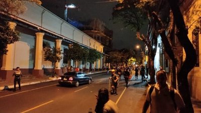 Fuerte represión frente al Congreso: Hay un herido de gravedad | Noticias Paraguay
