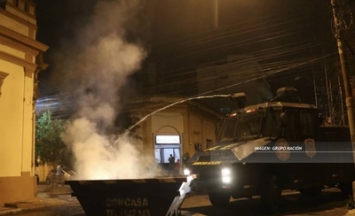 Diario HOY | Policía defiende reacción: “Provocaron y tuvimos que reaccionar”