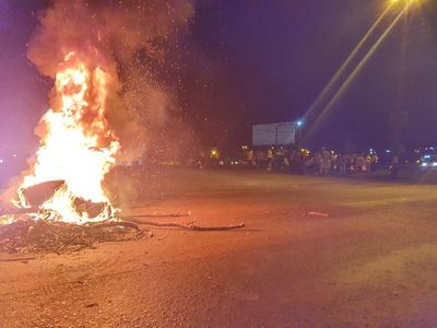 Protesta se reactiva en CDE: quema de cubierta sobre ruta PY02 - ABC en el Este - ABC Color