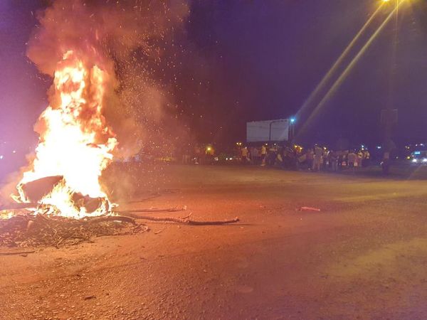 Protesta se reactiva en CDE: quema de cubierta sobre ruta PY02 - ABC en el Este - ABC Color