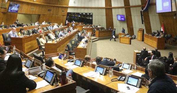 La Nación / Diputados liberales hablan de juicio político al Presidente Abdo Benítez