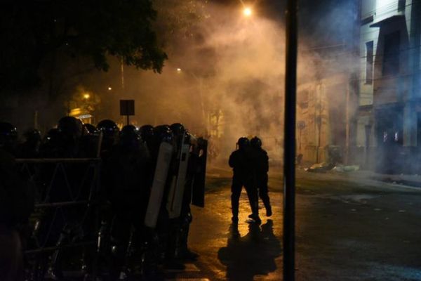Reportan un muerto y al menos 18 heridos tras enfrentamientos en el microcentro