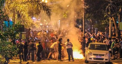 La Nación / Al menos 20 heridos durante la manifestación