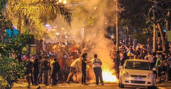 La Nación / Al menos 20 heridos durante la manifestación