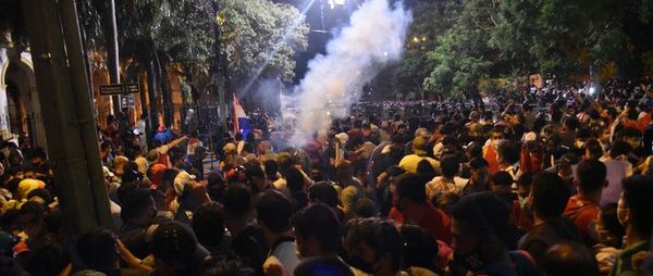 Un fallecido y una veintena de heridos durante protesta