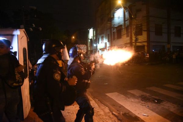 Giuzzio anuncia imputaciones penales para infiltrados durante marcha ciudadana  - Nacionales - ABC Color