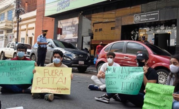 Mario Abdo pidió a todos sus ministros que pongan cargo a disposición