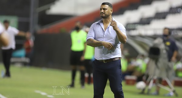 Jara puso su cargo a disposición: 'Si no sumamos ante Cerro, nos vamos'