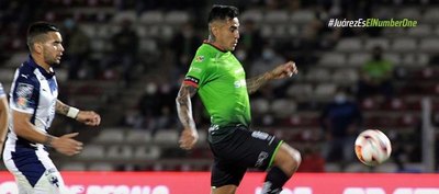 Aficionados del Juárez 'explotan' y dejan fuertes pancartas al equipo