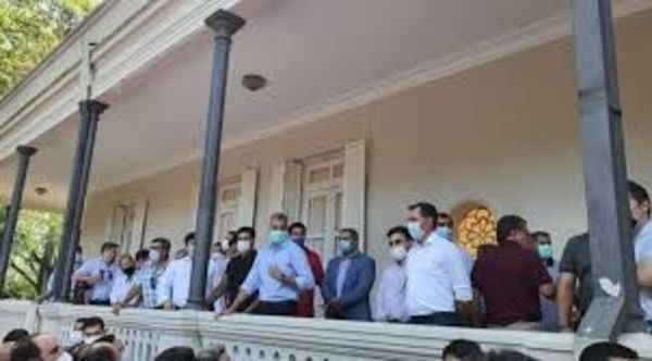 Mario Abdo suspendió marcha de seccionaleros, hurreros y demás dependientes del estado