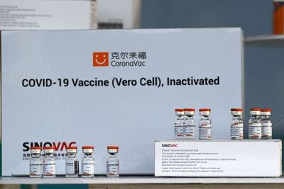 Lote de 20.000 vacunas chinas de donación chilena llegarán esta tarde - Nacionales - ABC Color