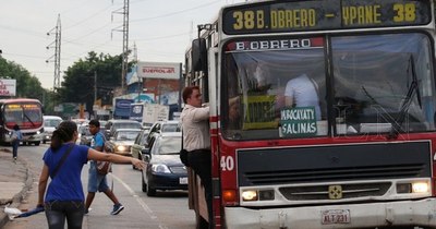 La Nación / Cetrapam mantiene asamblea sobre el paro del servicio de transporte público
