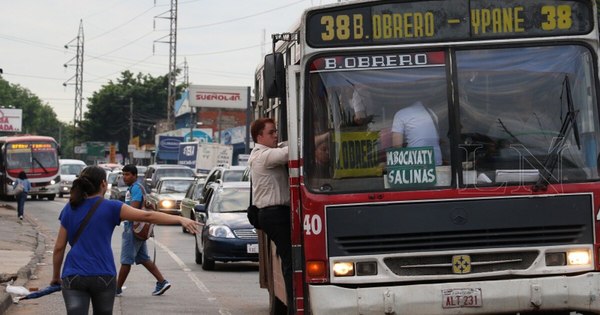 La Nación / Cetrapam mantiene asamblea sobre el paro del servicio de transporte público