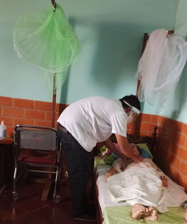 Inspeccionan a abuelas de albergue que padecen COVID-19 - Nacionales - ABC Color