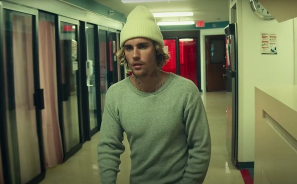 Justin Bieber estrena ‘Hold on’ y se transforma por amor
