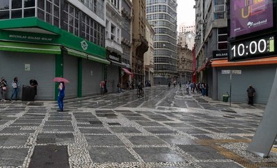 São Paulo​ inicia cierre total para frenar contagios de coronavirus