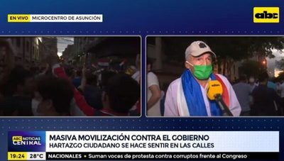 “No vamos a ser cómplices de los Iluminatis”, pide manifestante