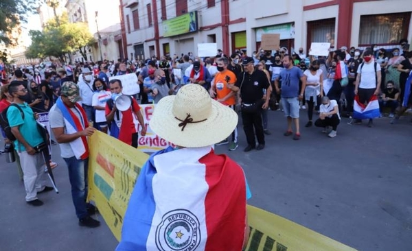 Diario HOY | Se inició segundo día de manifestación en el centro de Asunción