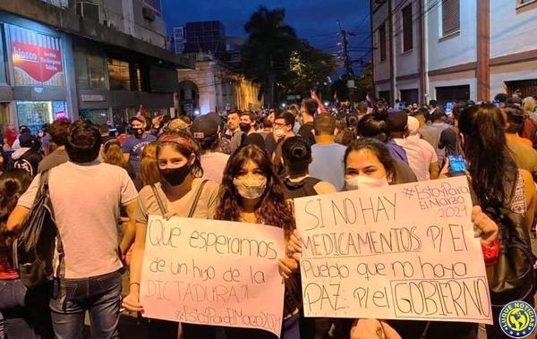 "Fuera Marito" retumba en segundo día de marcha en Asunción •