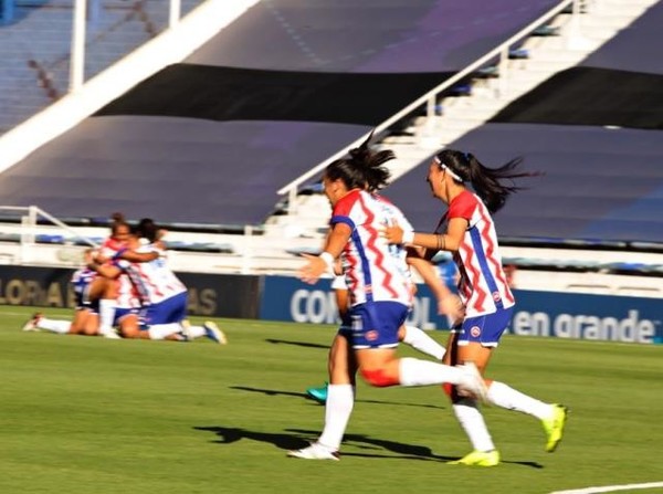 Debut con goleada - APF