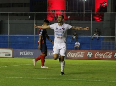 La Academia se quedó con la victoria - APF