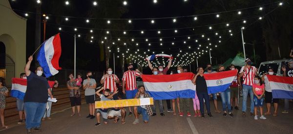 Jóvenes piden juicio político y que parlamentarios atiendan el clamor del pueblo - Nacionales - ABC Color