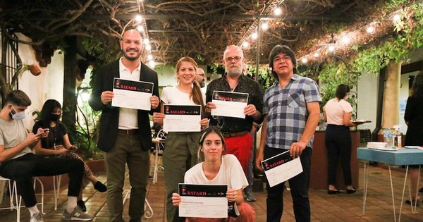 La Nación / Ganadores de concursos recibieron sus premios