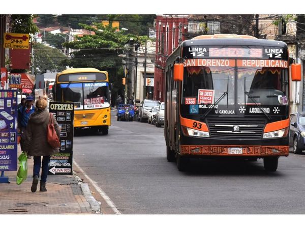 Gremios del transporte levantan paro y pasaje no sufrirá reajuste