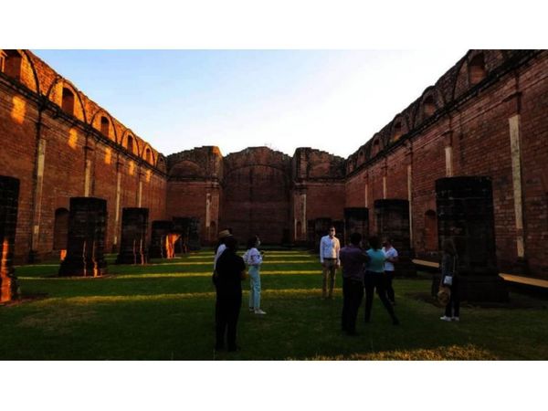 Las Misiones  de Jesús y Trinidad, con recorridos nocturnos en Itapúa