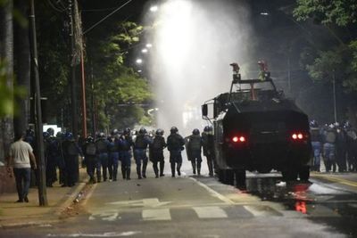 Represión frente a Mburuvicha Róga: hay al menos 8 aprehendidos