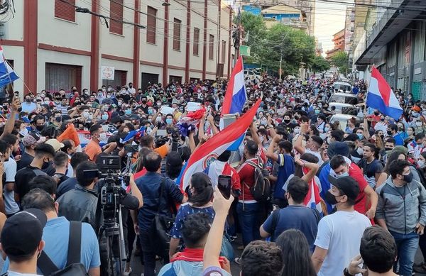 Buscan a un niño de la Chacarita por el asesinato de un manifestante - Nacionales - ABC Color
