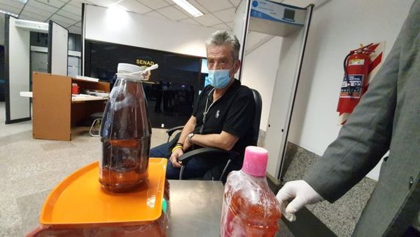 Detienen a español con cocaína líquida en su equipaje