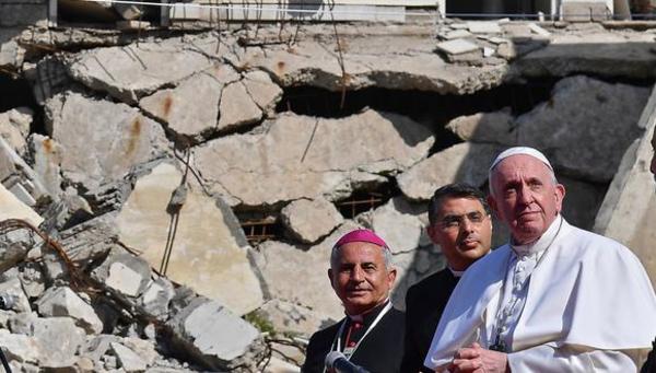 El papa Francisco reza por las “víctimas de la guerra” en Mosul, devastada por el EI | .::Agencia IP::.