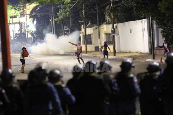 Crónica / Varios detenidos en la manifestación de ayer