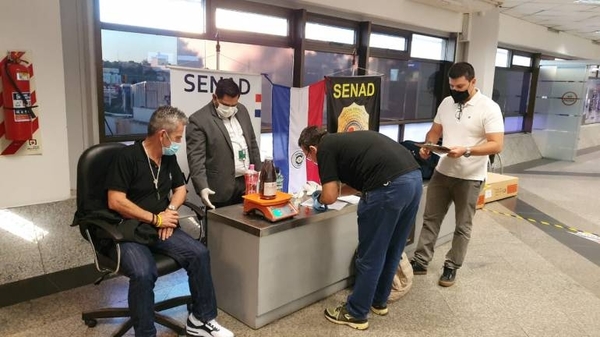 Diario HOY | Detienen en el Aeropuerto Silvio Pettirossi a un español que trajo cocaína líquida