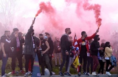 Locura rojiblanca en la previa del derby madrileño