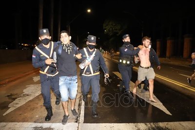 Detenidos varios revoltos por causar estragos en zona de Mburuvicha Róga