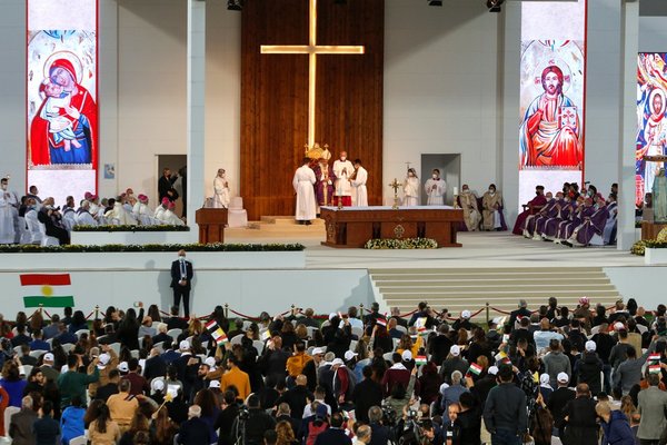 El Papa concluyó su visita a Irak con una multitudinaria misa en Kurdistán