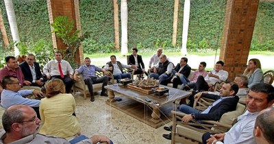 La Nación / “Honor Colorado no puede cargar con la responsabilidad de que Abdo esté en el poder”, afirman
