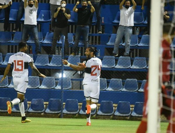 Olimpia ganó y es único líder del Apertura